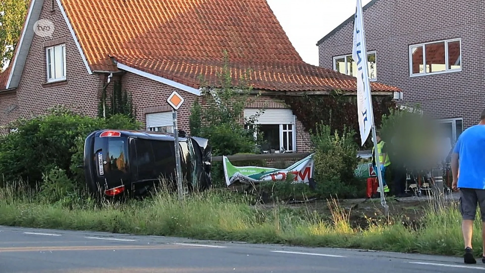 Twee gewonden na spectaculair ongeval in Hamme