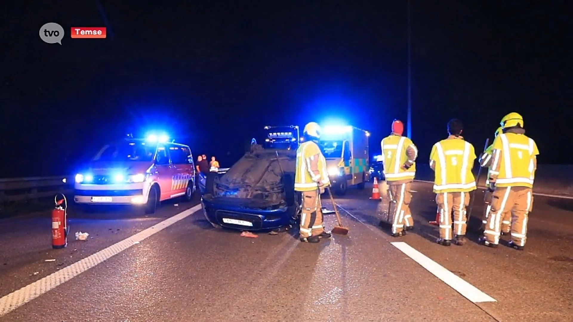 Auto belandt op dak en schijft nog meters voort op E17 in Temse