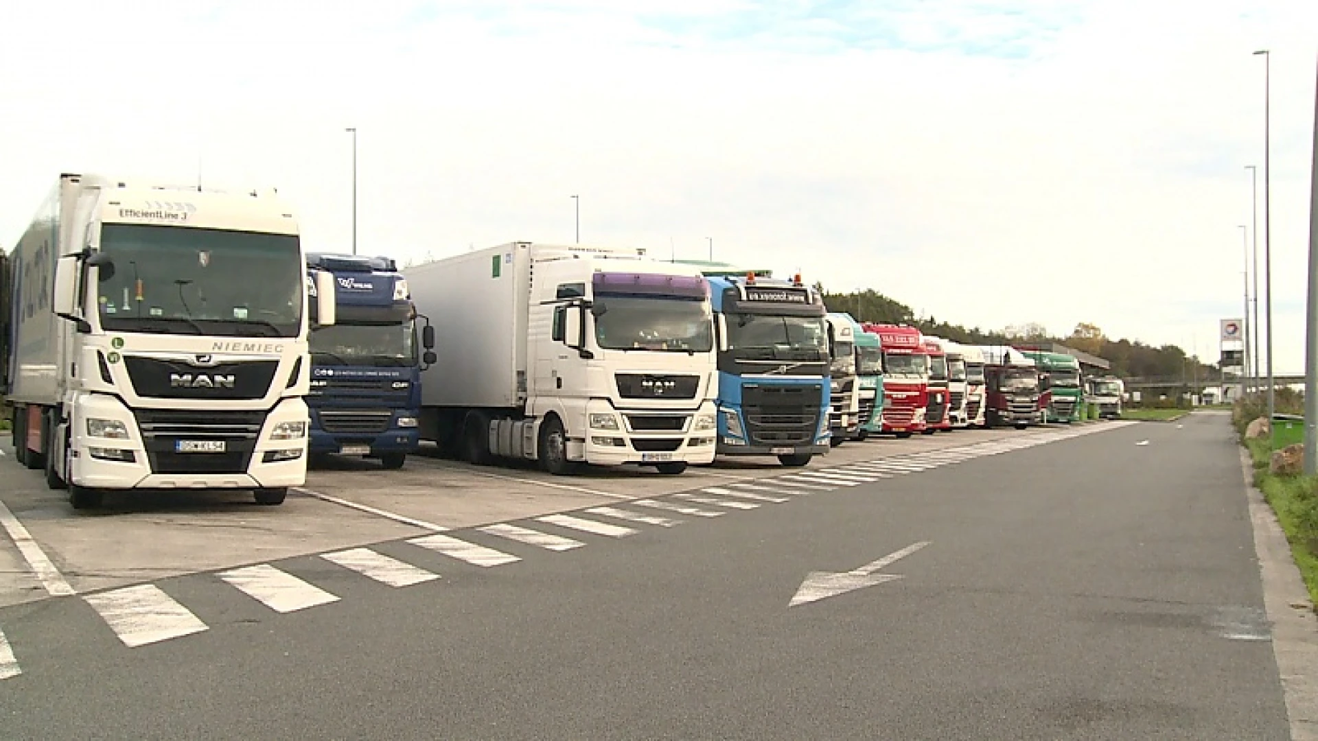 Dynamische signalisatie moet vrachtwagens beter spreiden op snelwegparkings