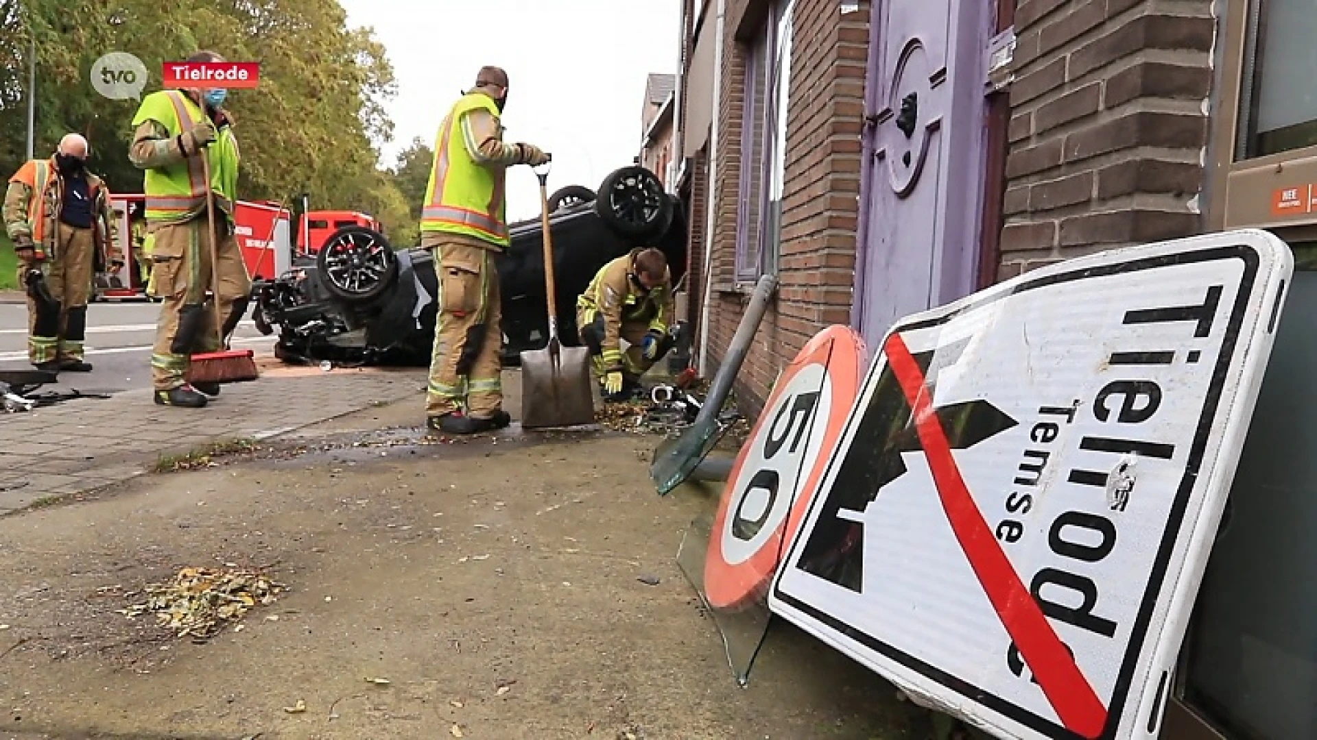 Twee gewonden nadat auto over de kop gaat in Tielrode