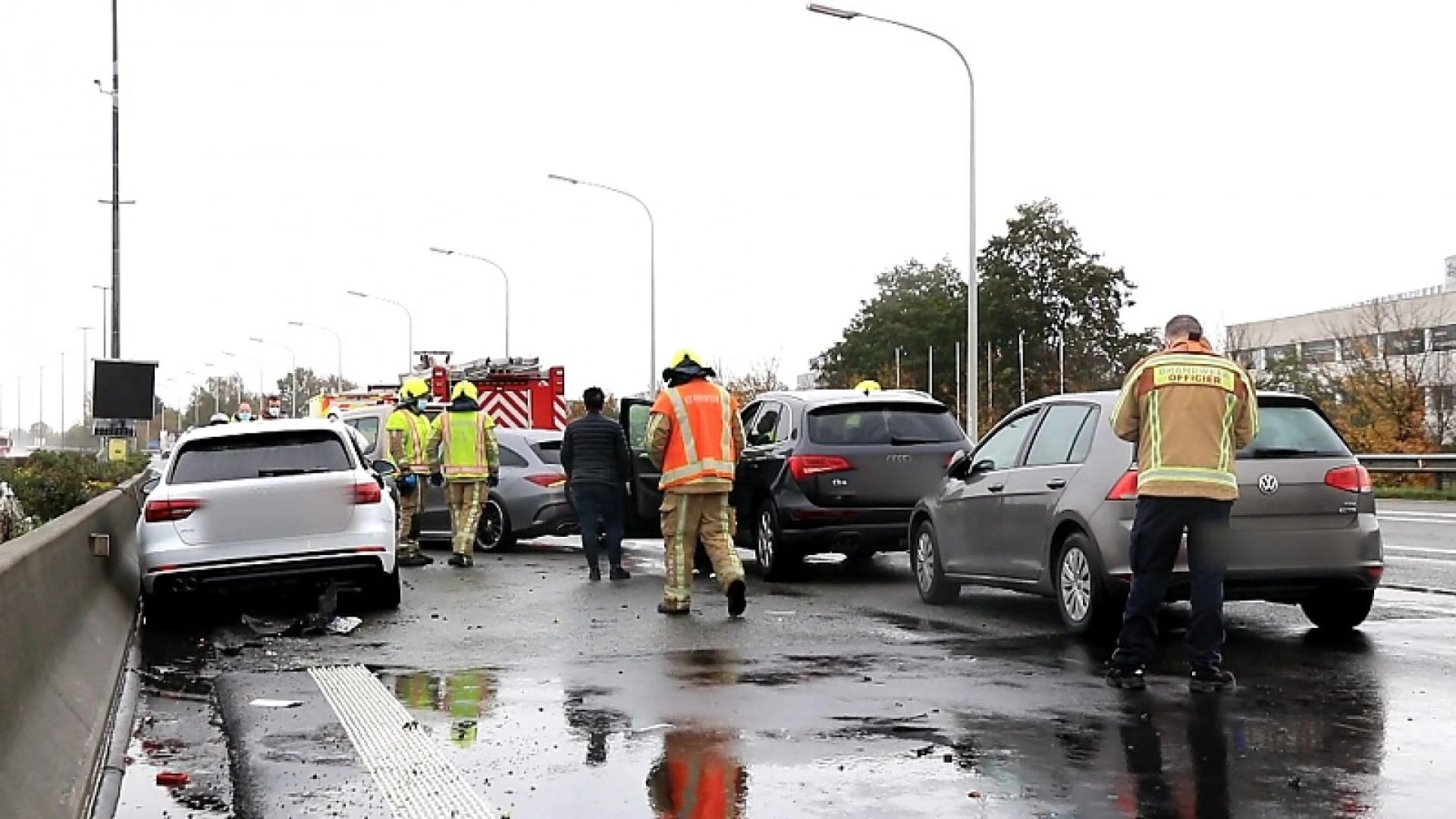 Ongeval met vijf wagens en vrachtwagen op E17 in Sint-Niklaas