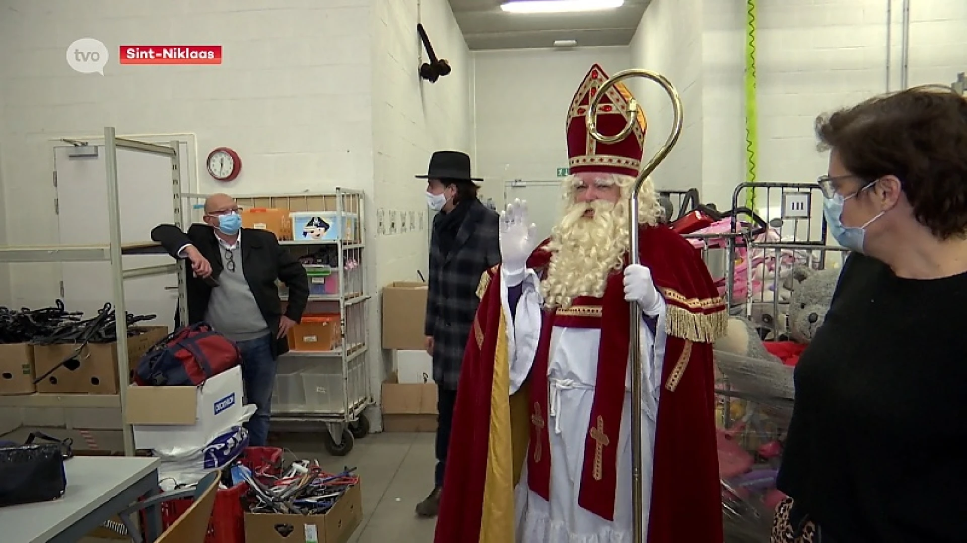 Hulpverleners helpen Sinterklaas een handje in Sint-Niklaas