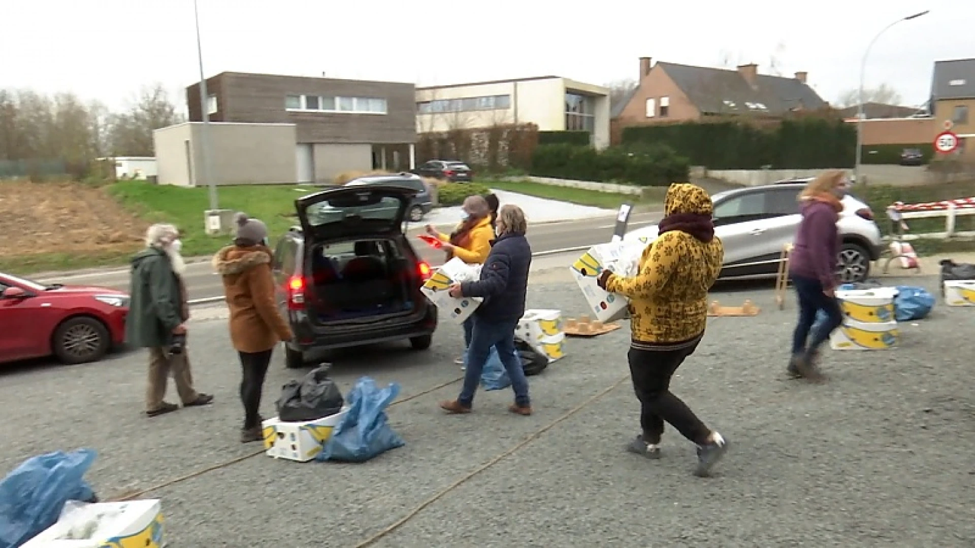 BiJeVa drive-through helpt kwetsbare gezinnen aan een mooie kerst
