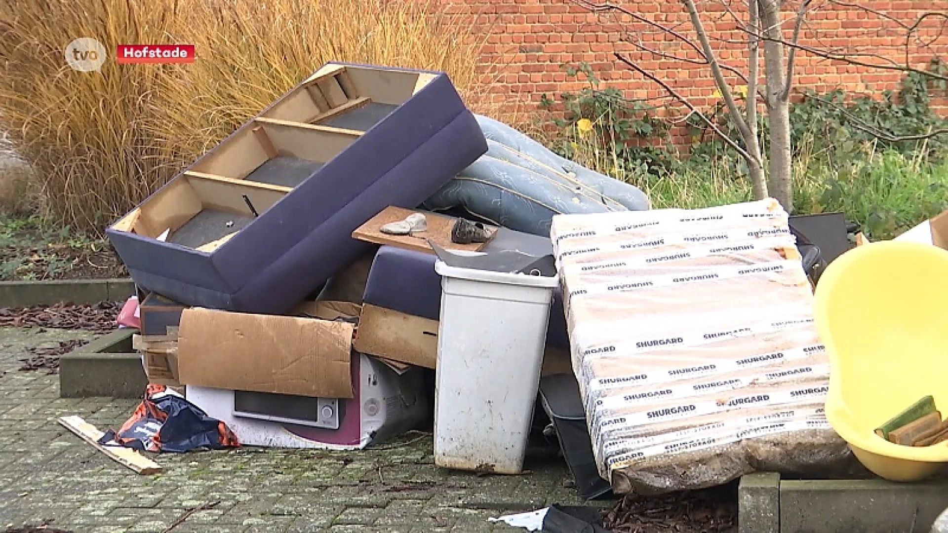 Sluikstort met matrassen en lattenbodems gevonden in Hofstade