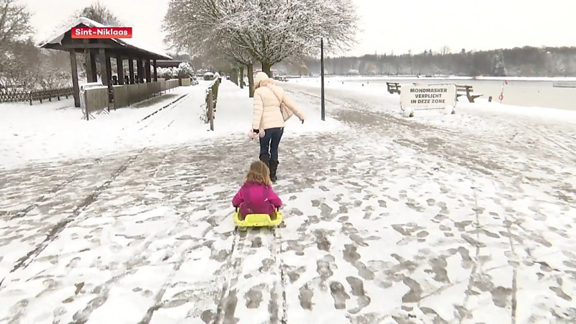 Sneeuwtapijt over onze streek: Wandelschoenen aan en sleeën van onder het stof