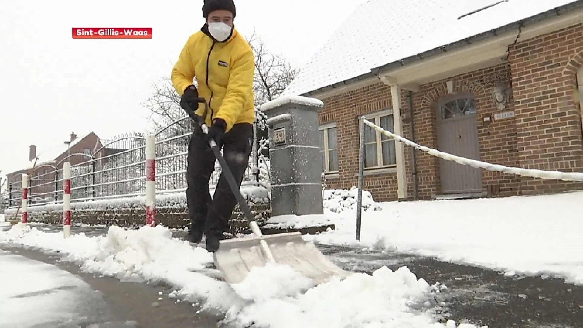 Moeite met sneeuwvrij maken van stoep? Bel de sneeuwtelefoon van N-VA Sint-Gillis-Waas!