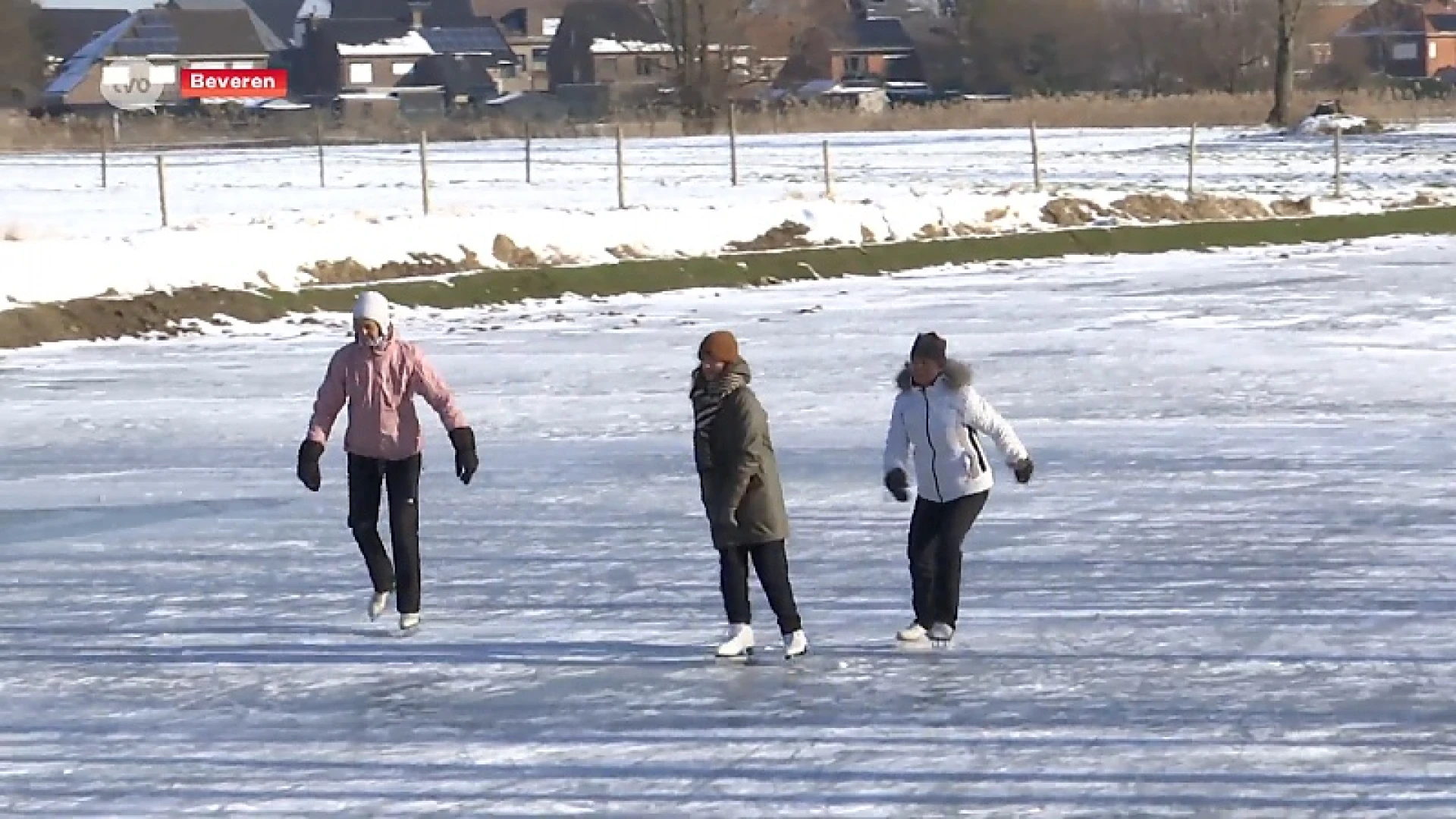 Schaatsers toch het Beverse ijs op ondanks verbod: "Ooit mijn lief opgeschaard op schaatsen"