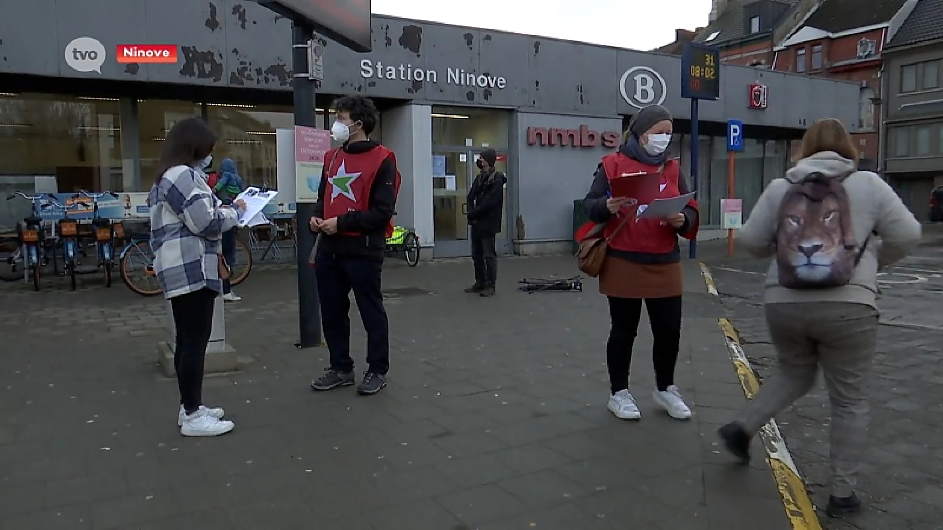 PVDA voert actie tegen sluiting van stationsloketten in Ninove