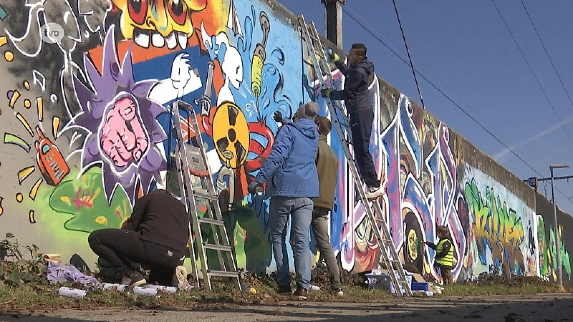 Sint-Niklase school maakt graffitikunstwerk om openschooldag te promoten