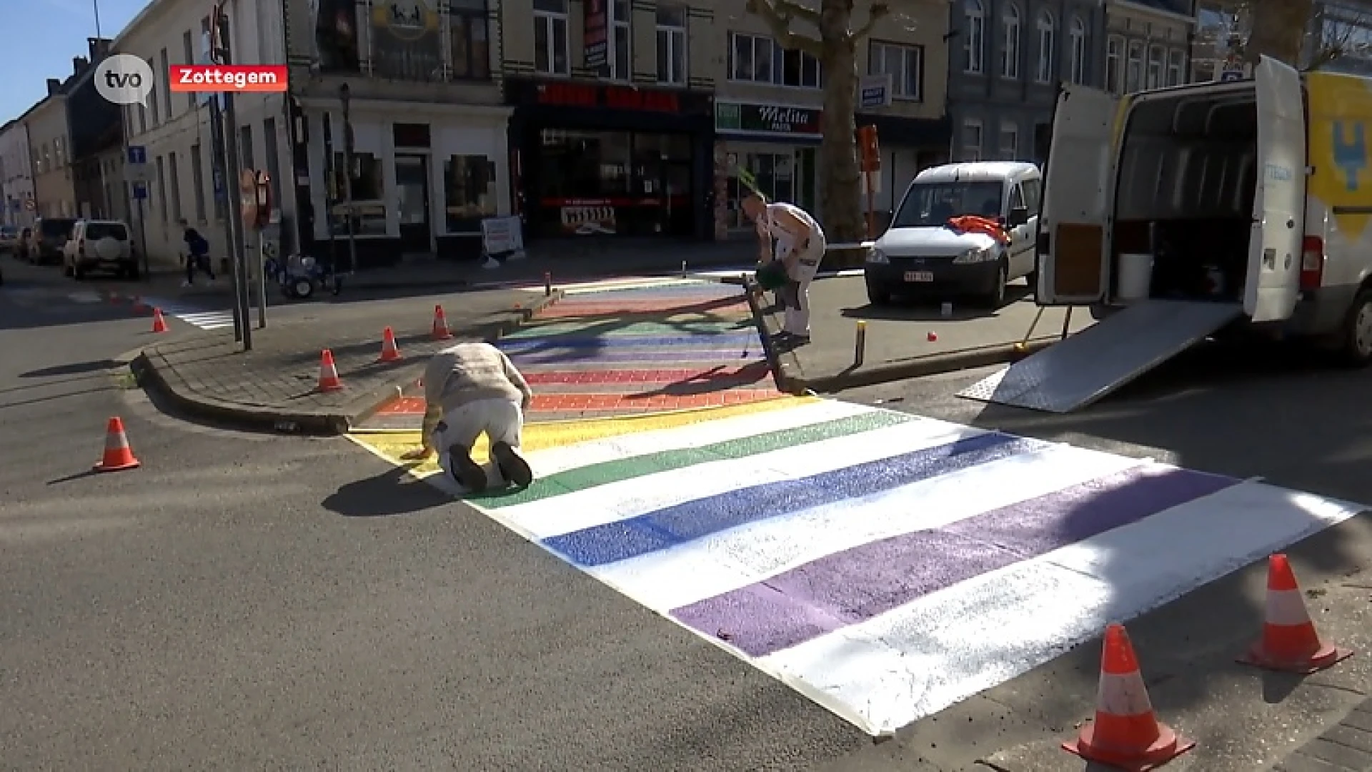 Ook Zottegem heeft nu een regenboogzebrapad