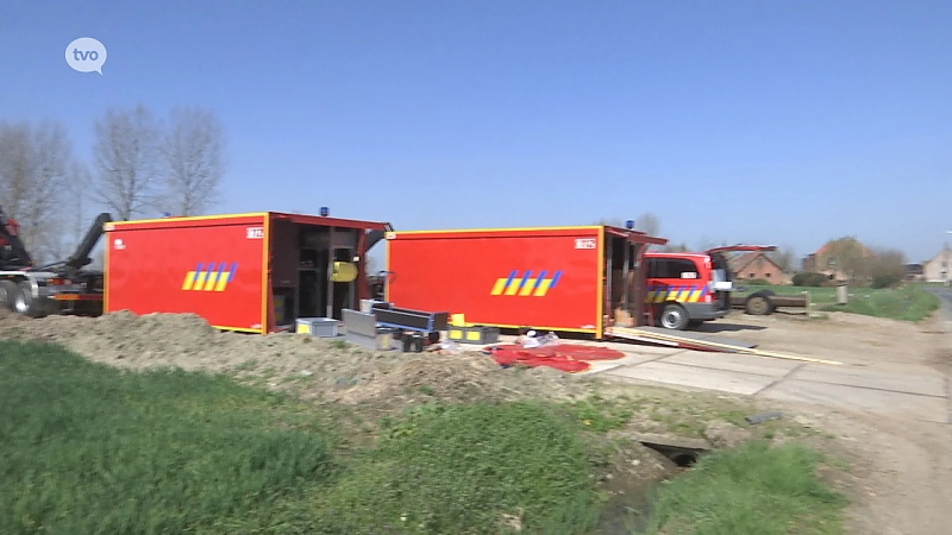 Tientallen varkens zakken door eigen stalvloer in Melsele