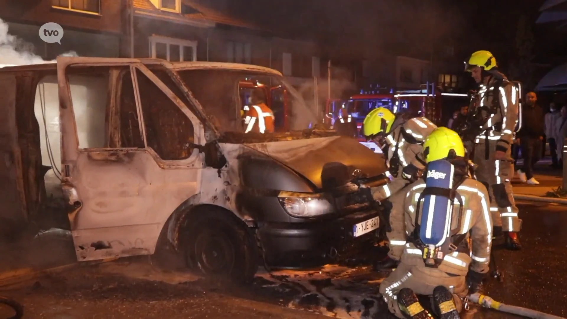 Bestelwagen volledig uitgebrand in centrum Temse
