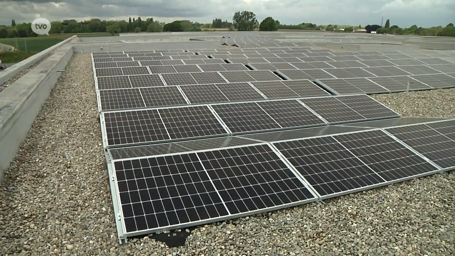 Kleine 800 zonnepanelen op dak crematorium in Aalst