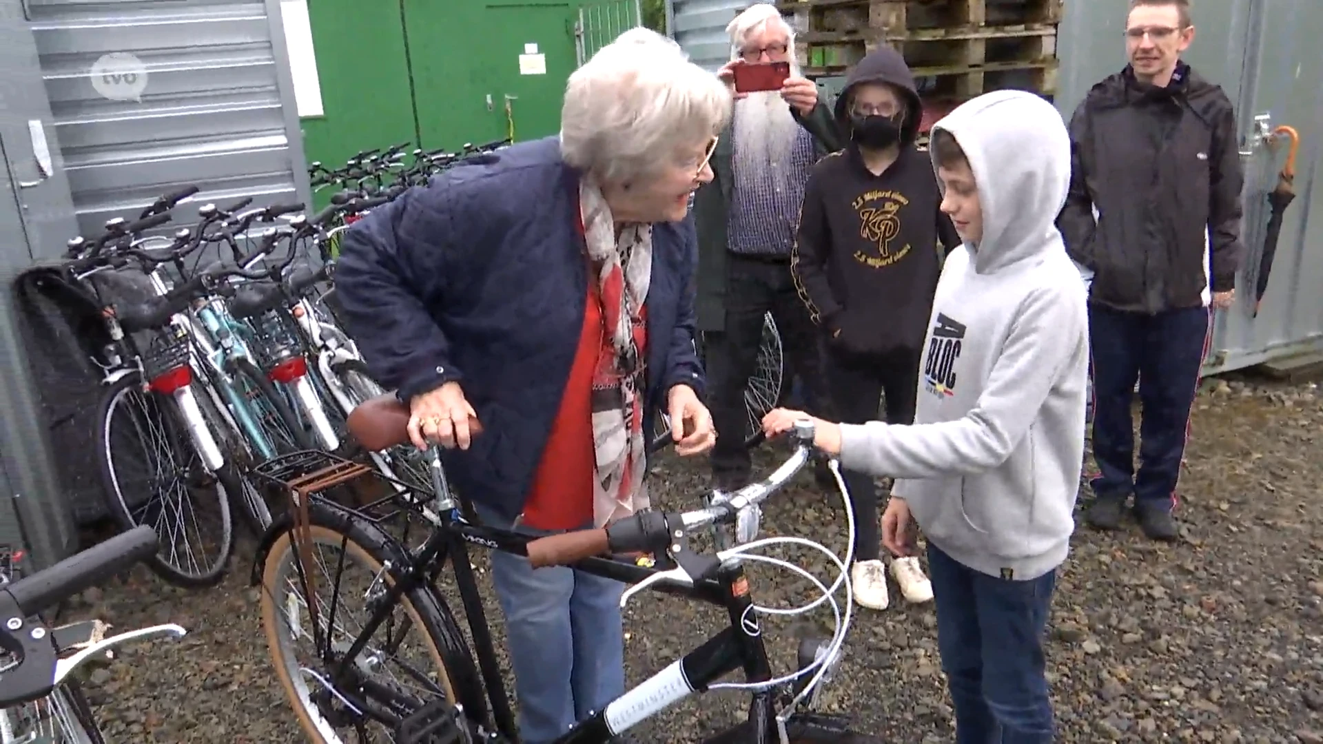 Vzw BiJeVa deelt splinternieuwe fietsen uit aan kinderen die opgroeien in kansarmoede