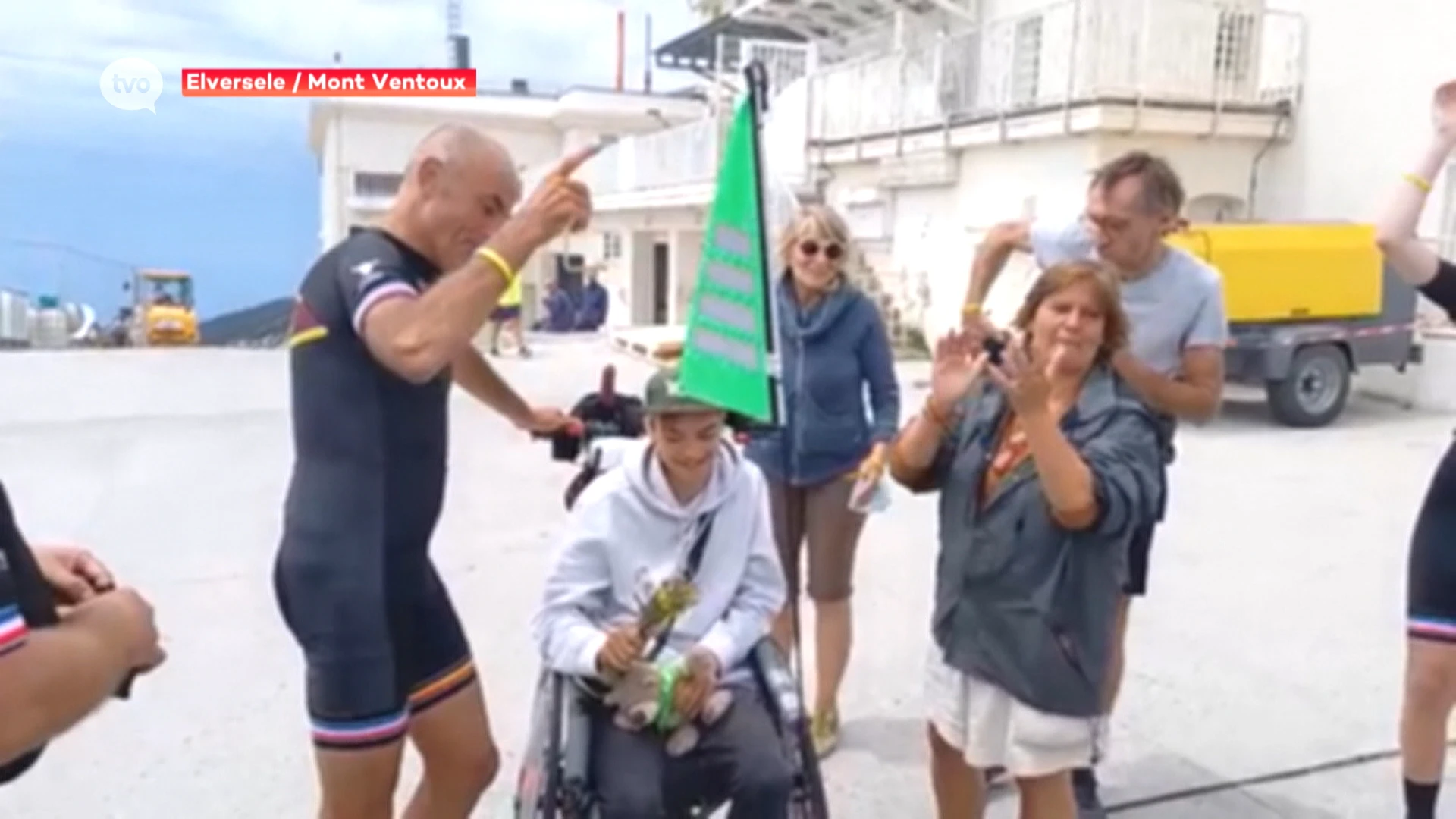 Serge en Samuel bereiken de top van de Mont Ventoux na heroïsche tocht vanuit Temse