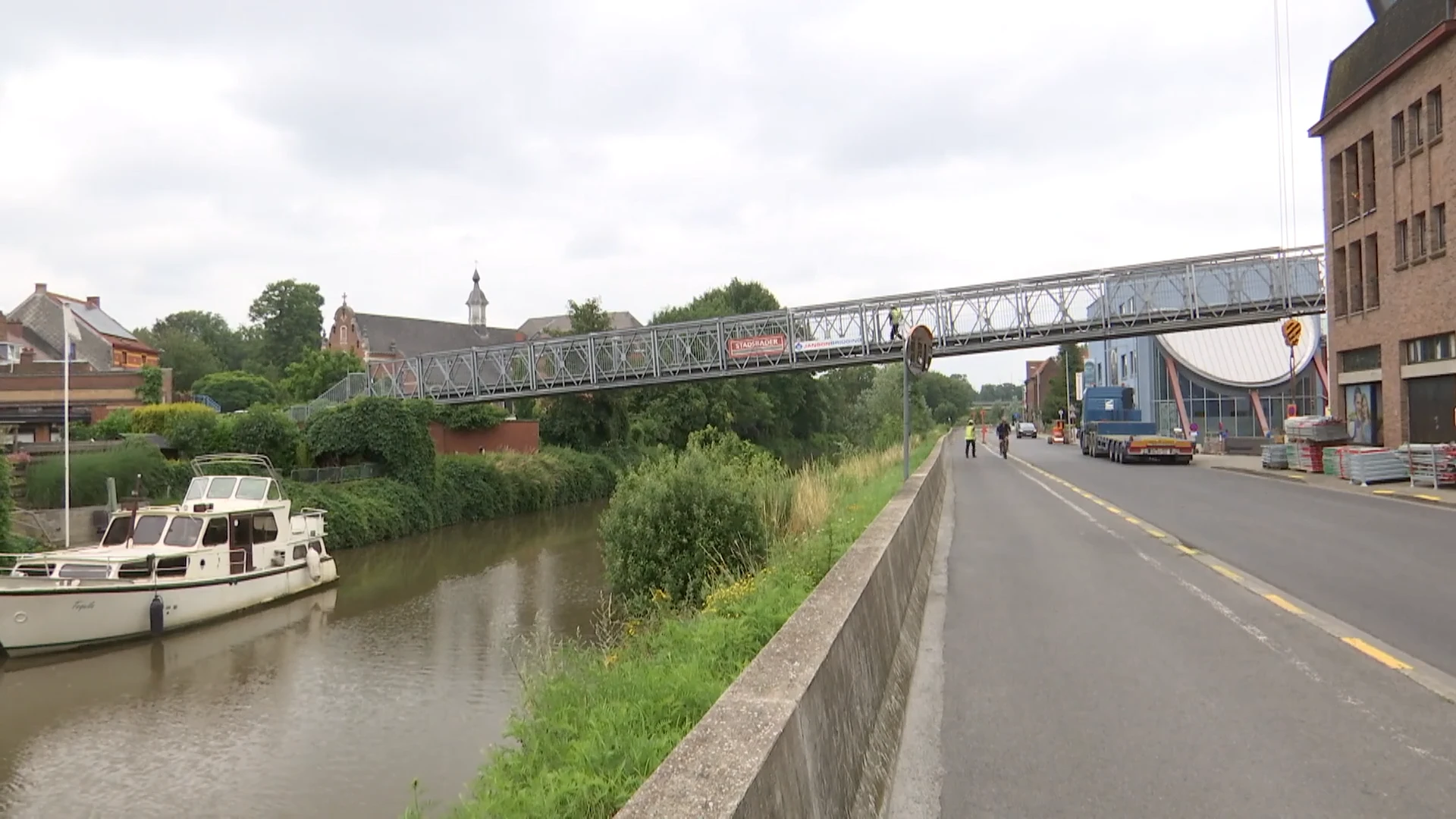 Tijdelijke voetgangersbrug over Dender in Geraardsbergen