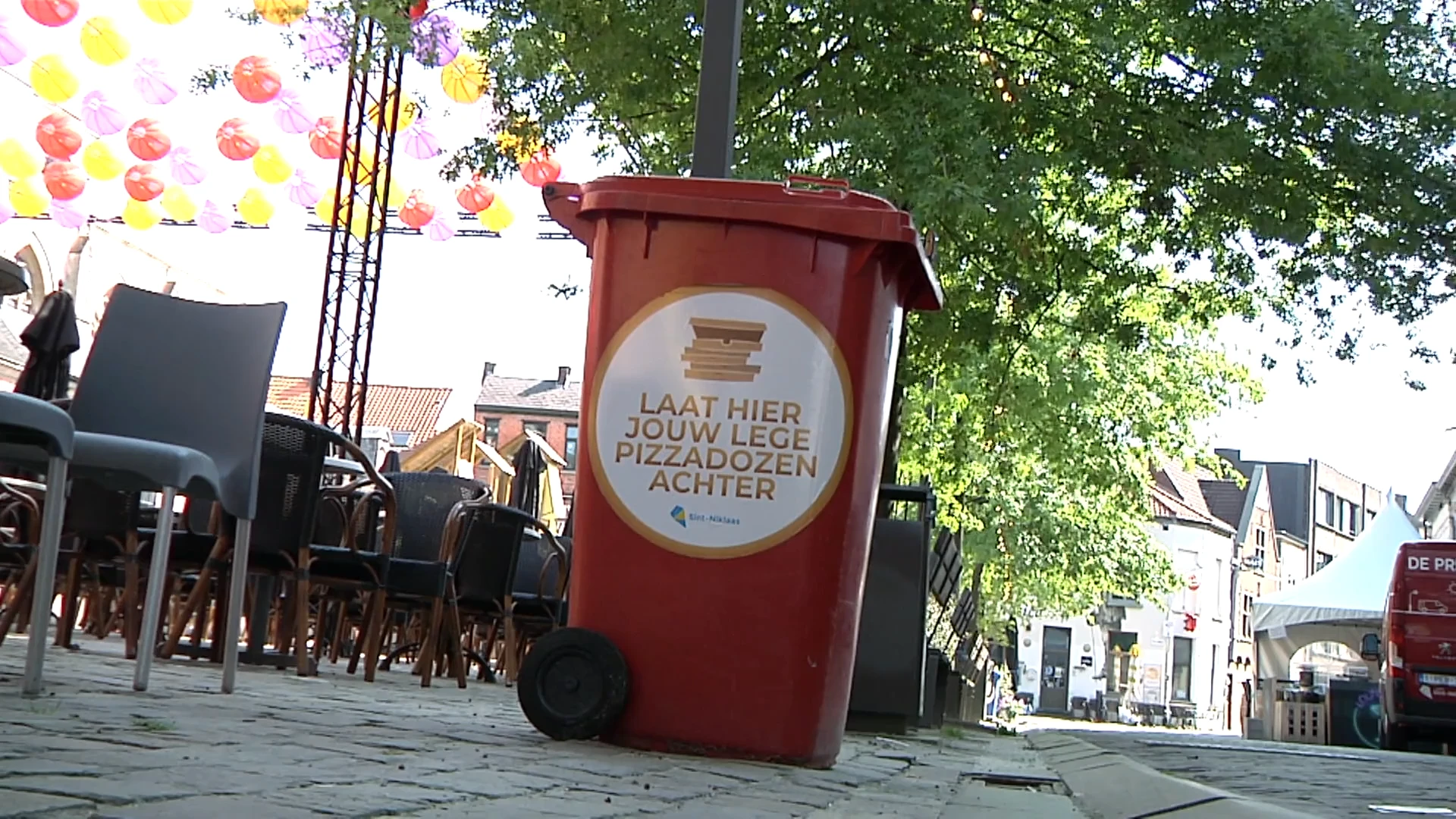 Deze container gaat de strijd aan met rondslingerende pizzadozen in Sint-Niklaas