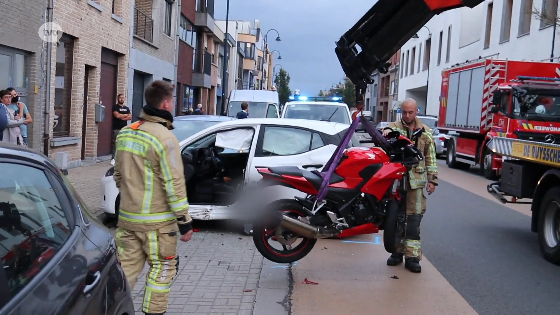 Motard en chauffeur gewond na botsing in Lebbeke