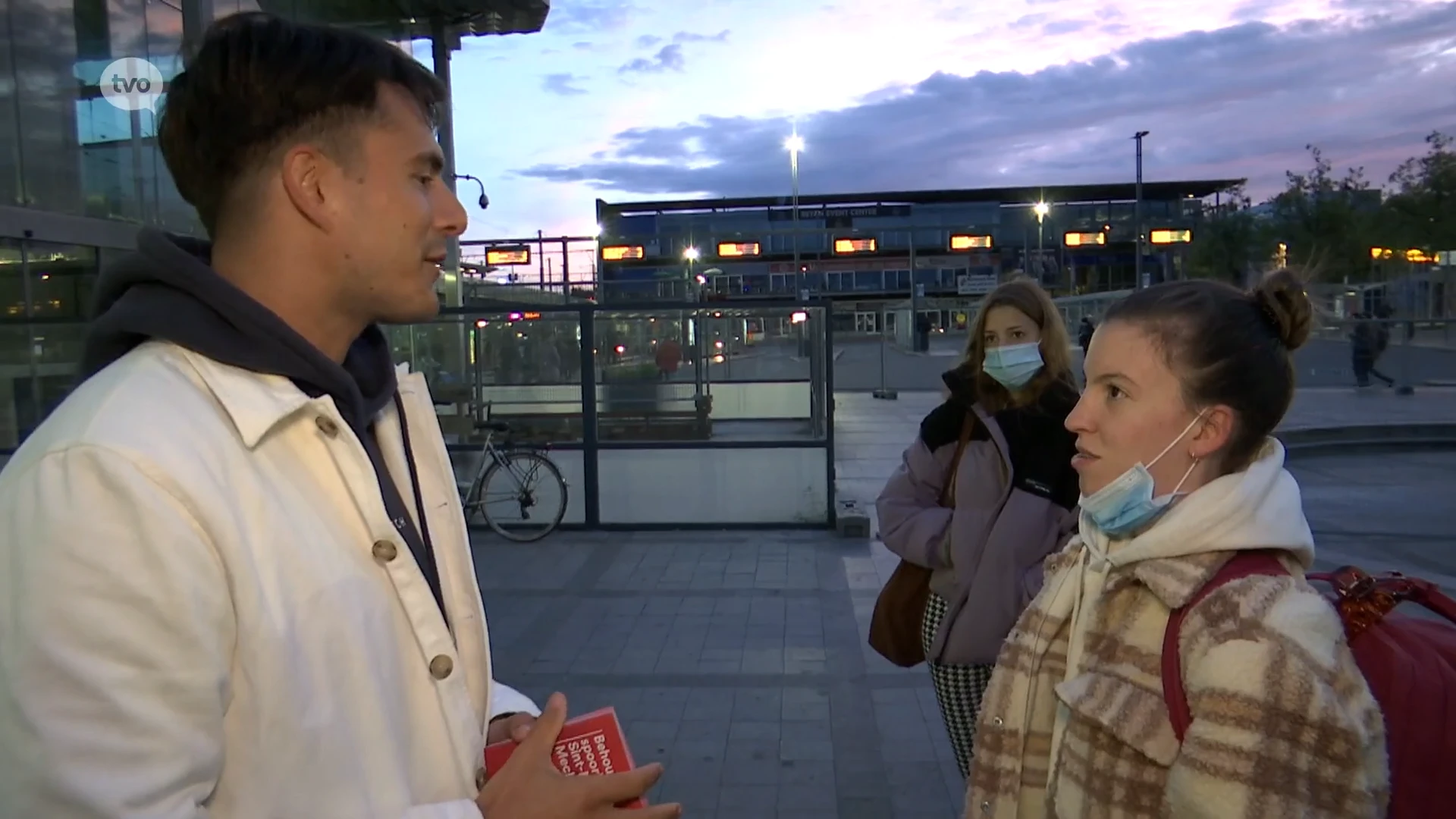 Vooruit en Conner Rousseau voeren actie tegen afschaffing spoorlijn Sint-Niklaas-Mechelen: "Dit zou een zeer domme beslissing zijn"