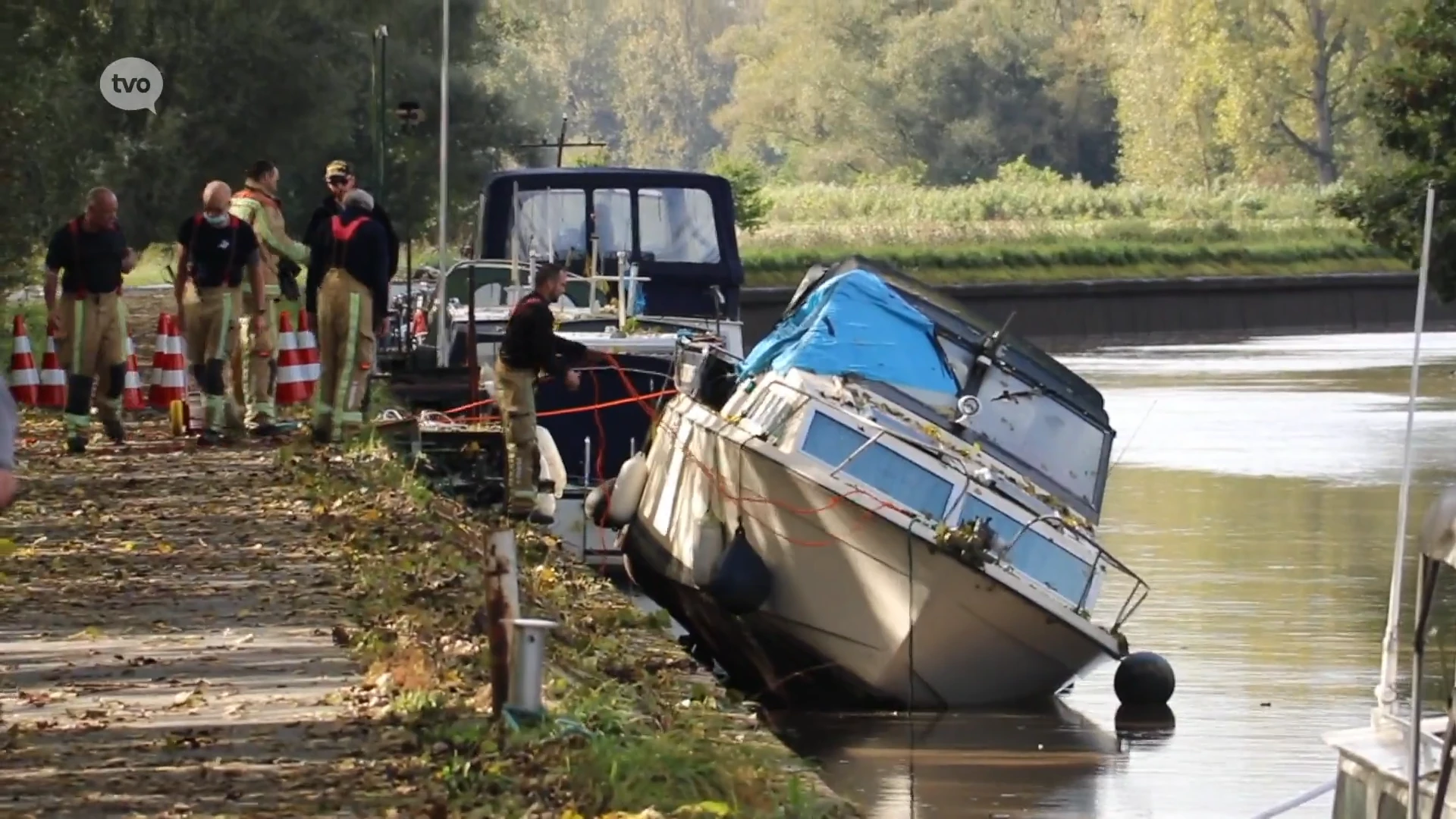 Boten in de problemen nadat sluis in Denderleeuw defect raakt