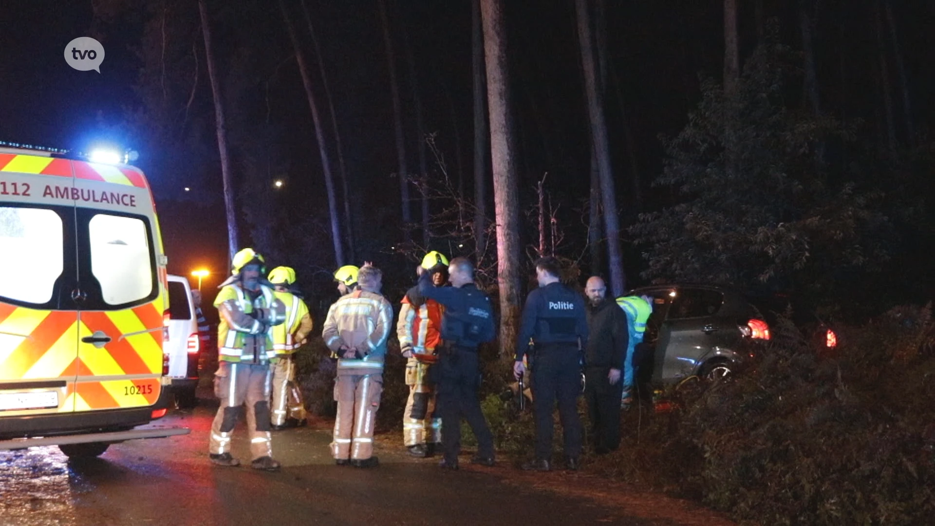 Auto belandt tegen boom in Waasmunster, twee gewonden