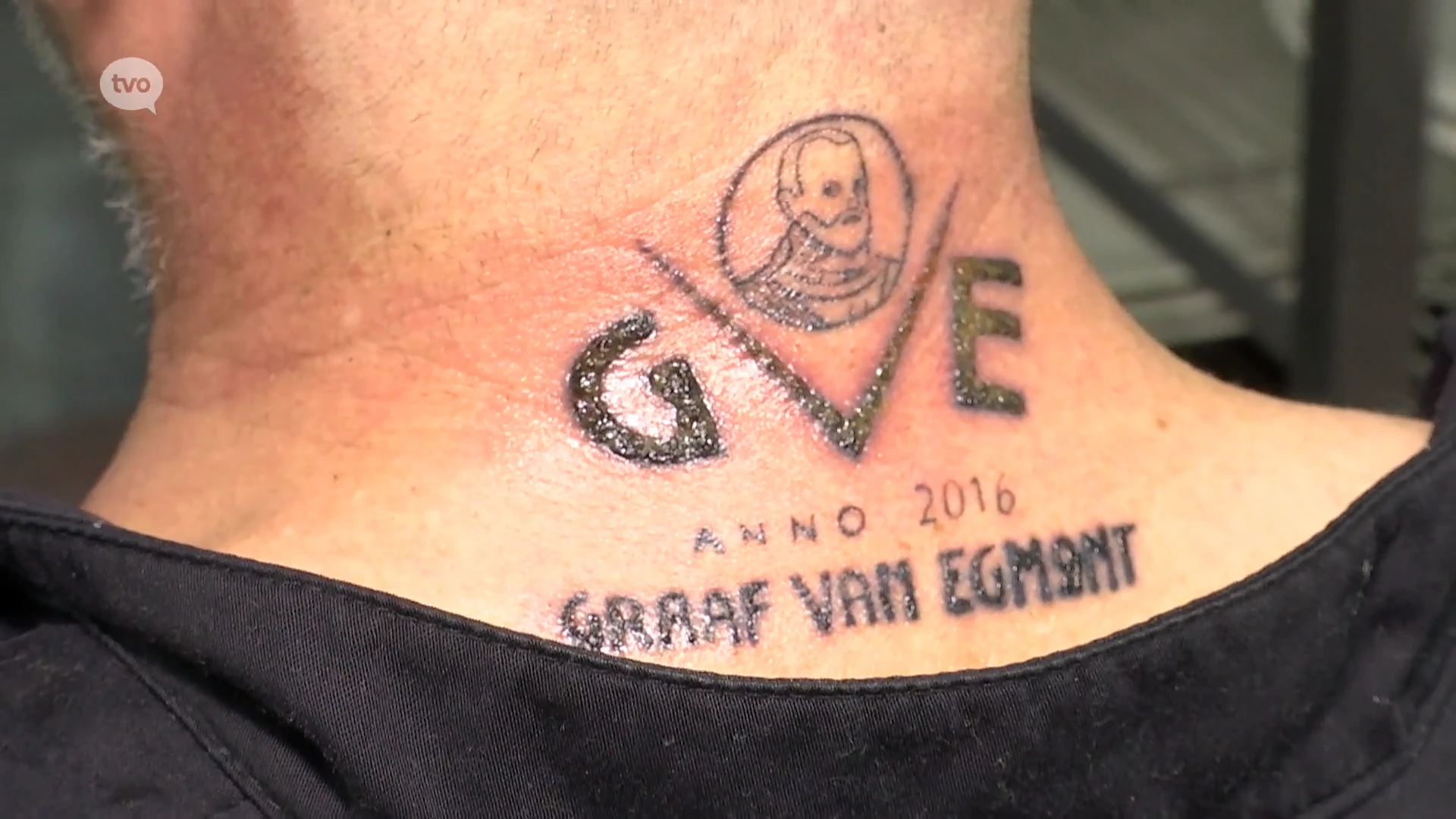 Aalsterse kok laat logo van z'n werkgever tatoeëren