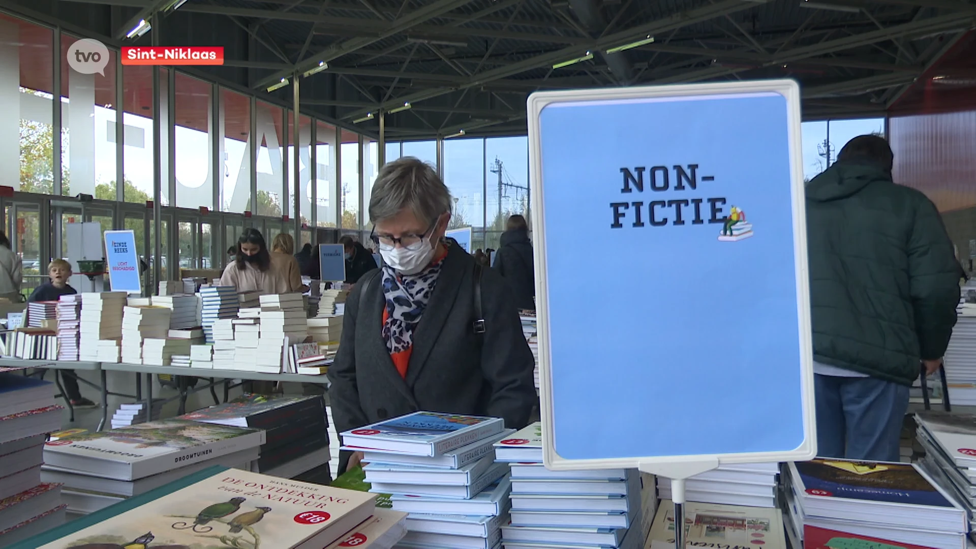 Boekenliefhebbers doen winterdeals op boekenmarkt Sint-Niklaas