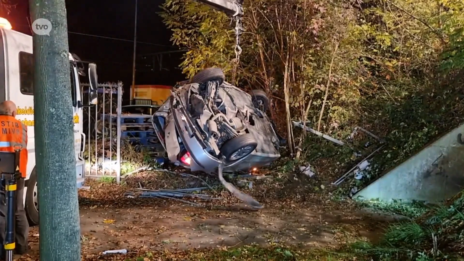 Aalst: bestuurster valt in slaap en dondert van brug af