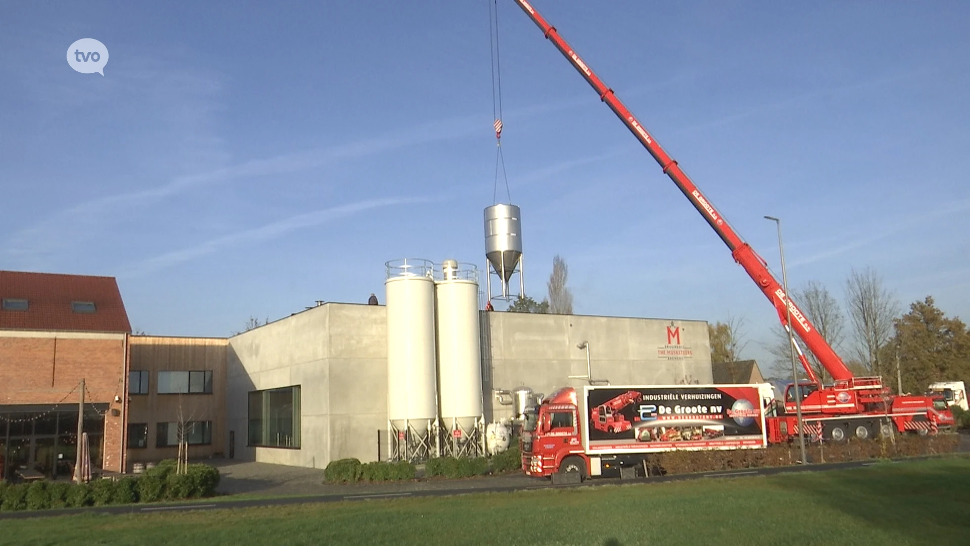 Nieuwe fermentatietanks gaan door het dak bij brouwerij The Musketeers