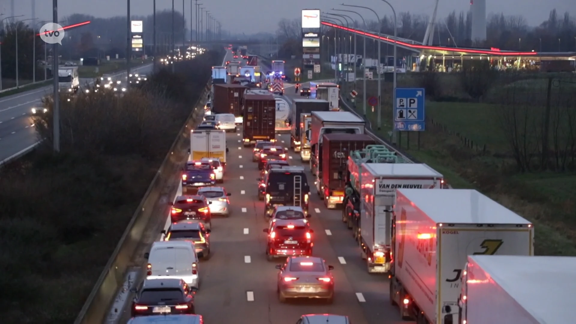 Kleine botsing op E17 zorgt voor lange file midden in de ochtendspits