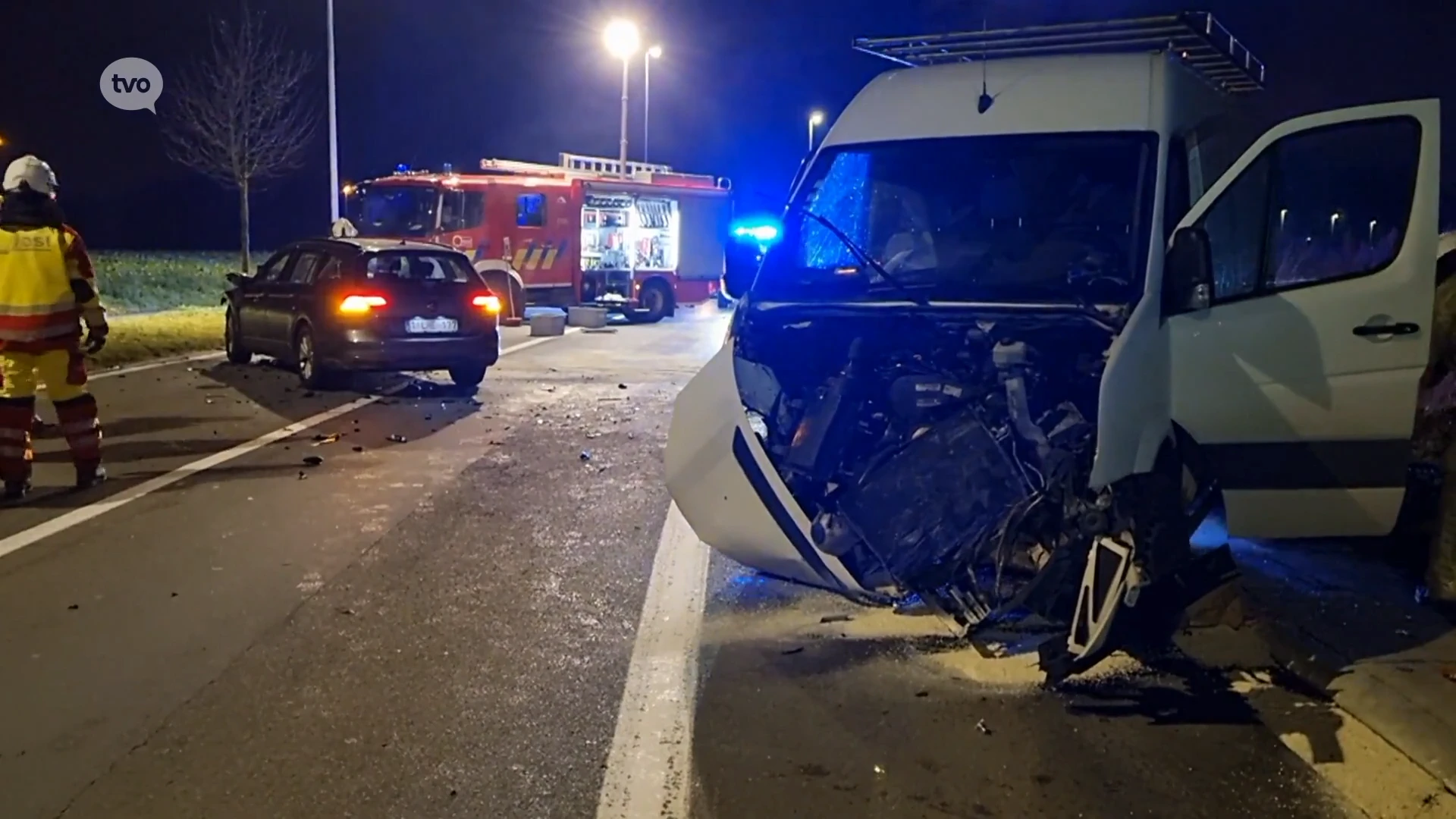 Lebbeke: Verboden in te halen, maar bestelwagen doet het toch met deze crash tot gevolg