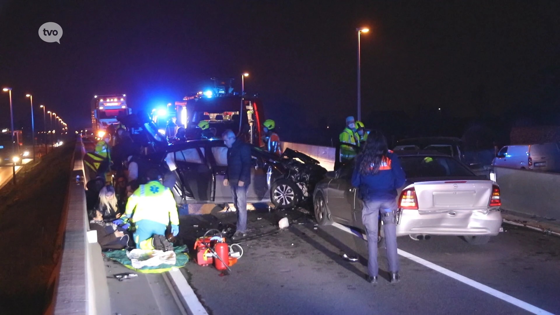 Drie auto's op elkaar op N41 in Elversele, twee zwaargewonden