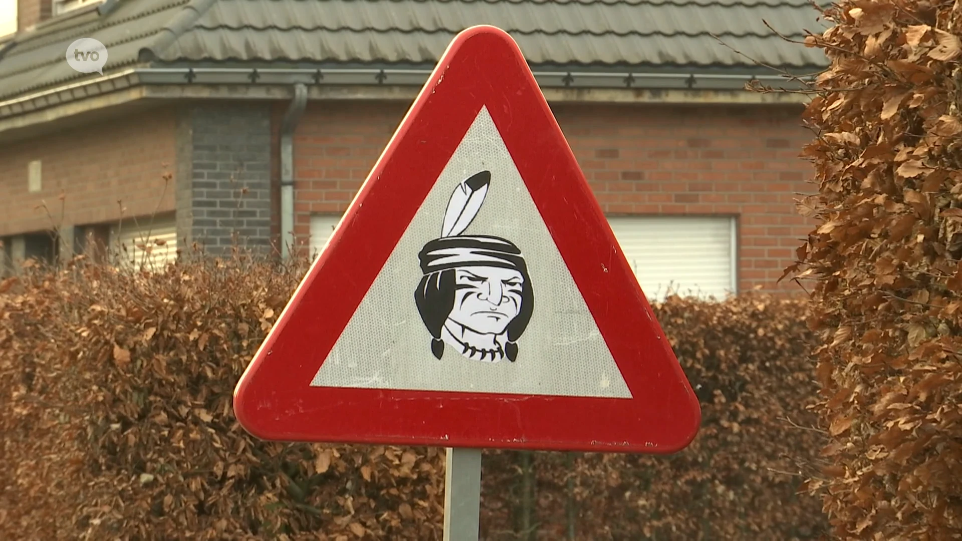 Mysterie in Gijzegem: Wat is de bedoeling van dit "indianenbord"?