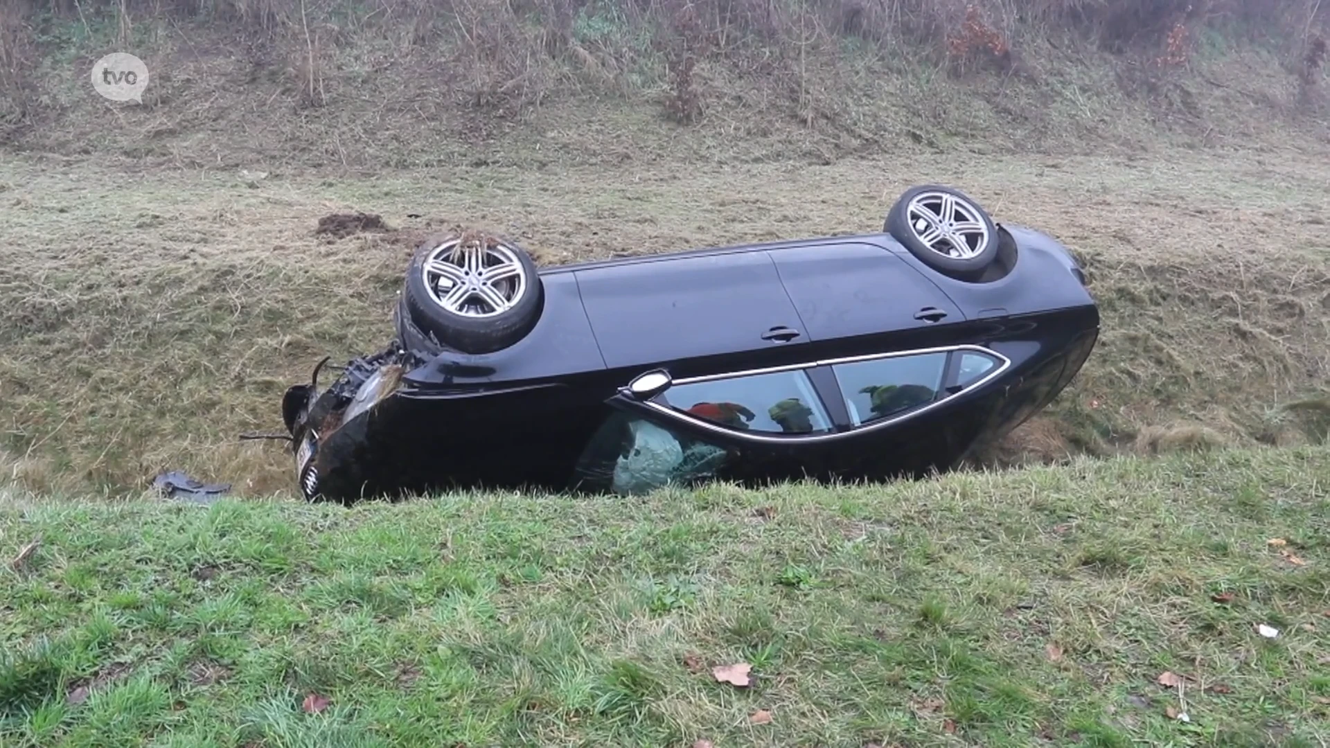 Opnieuw verkeersongeval in Aalst, auto in gracht op Siesegemlaan