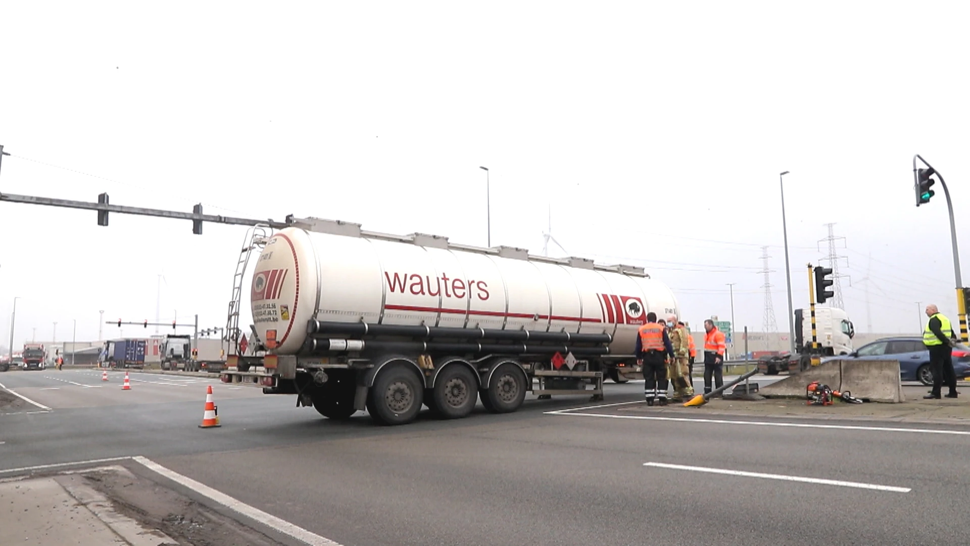 Trucker verliest oplegger met gevaarlijke lading in Waaslandhaven