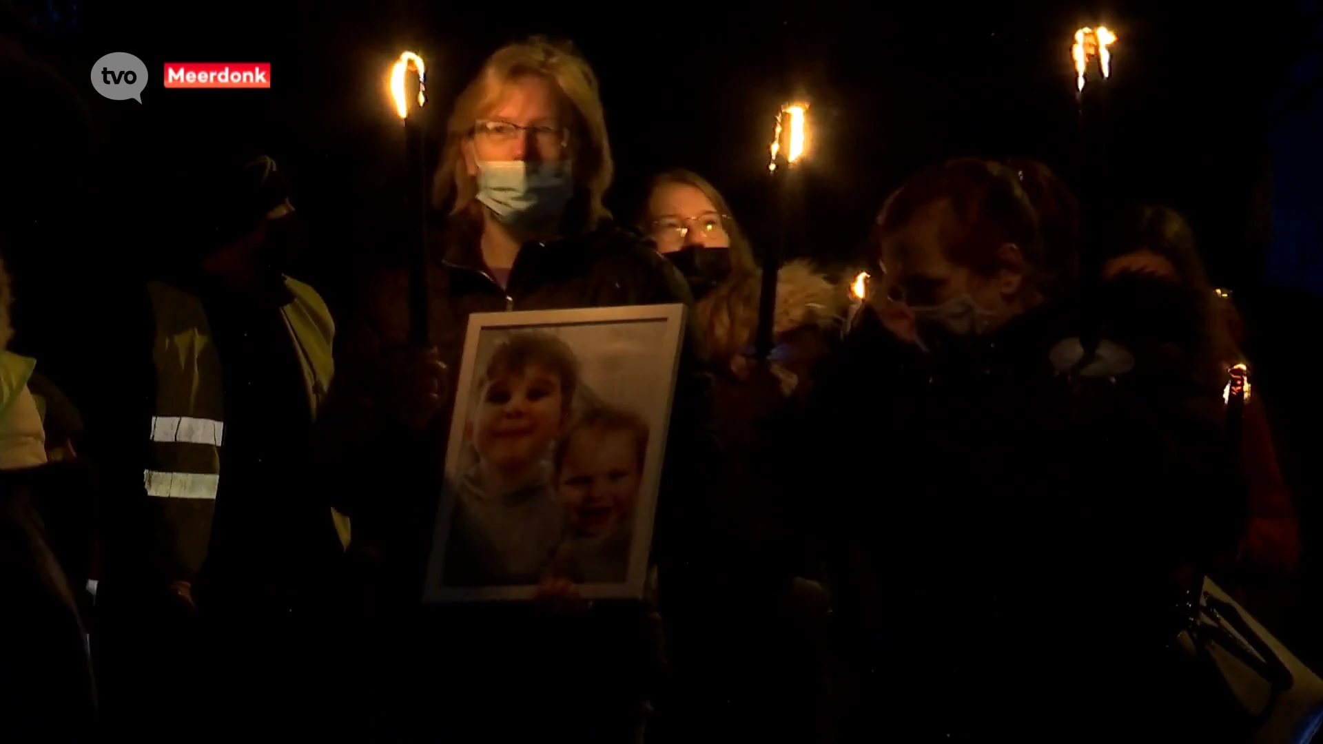 Stille mars voor Dean in Meerdonk: "Met fakkels en lampionnen willen wij een lichtpuntje zijn voor Elke"