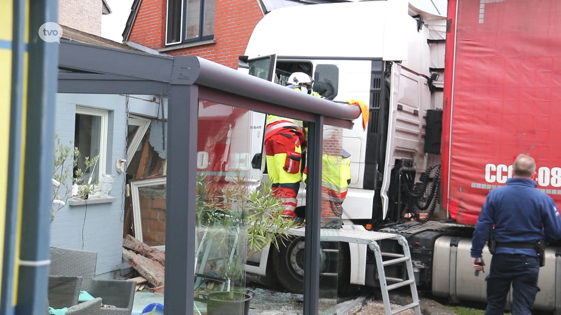 Vrachtwagen rijdt huis binnen aan schoolomgeving in Oudegem: "Er stonden net kinderen te wachten om over te steken"