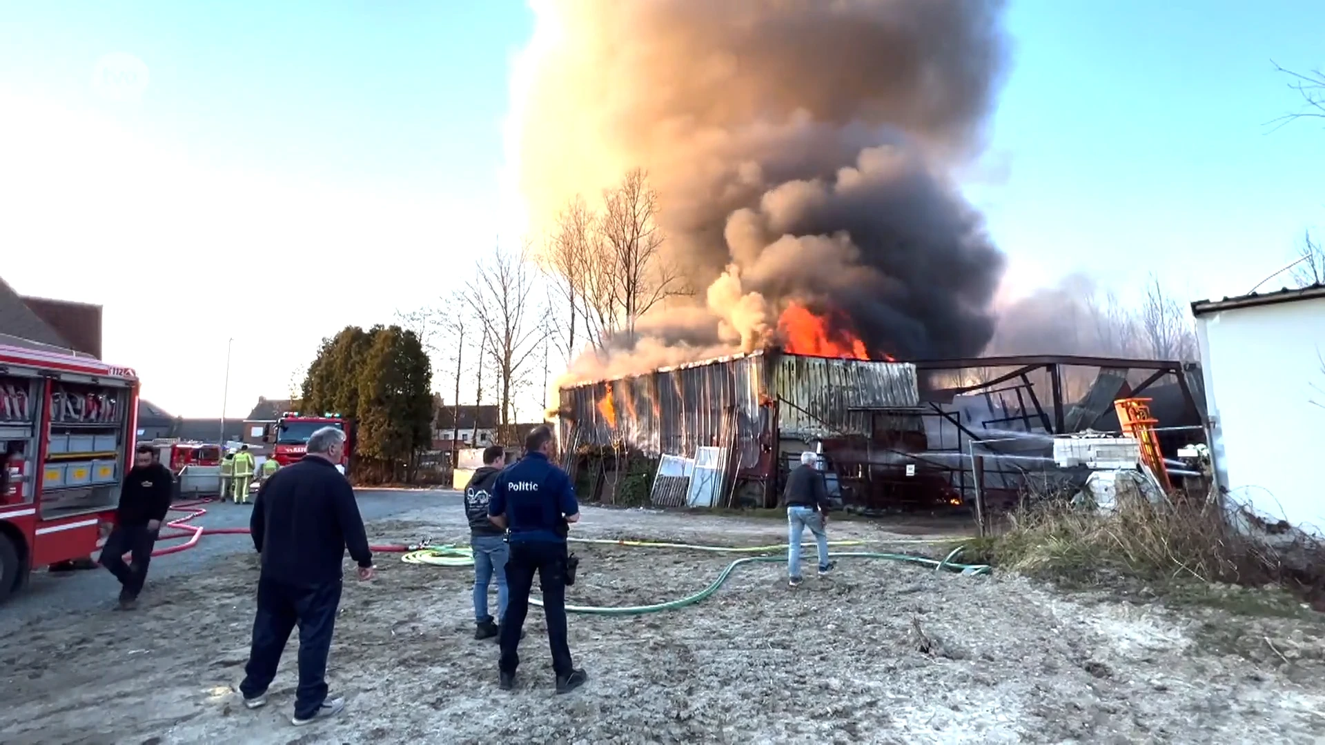 Uitslaande loodsbrand in Wichelen