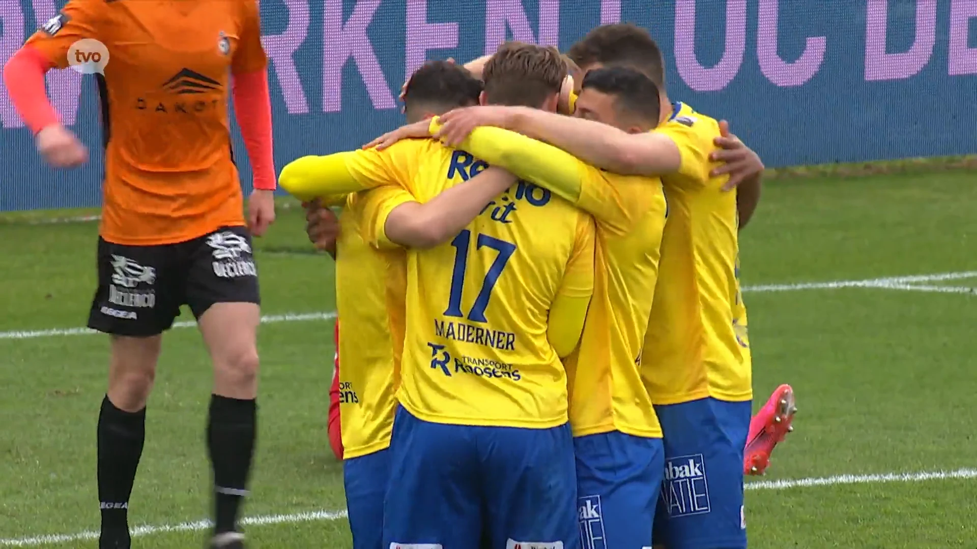 Waasland-Beveren blijft steken op 3-3 na spektakelstuk op het veld van Deinze