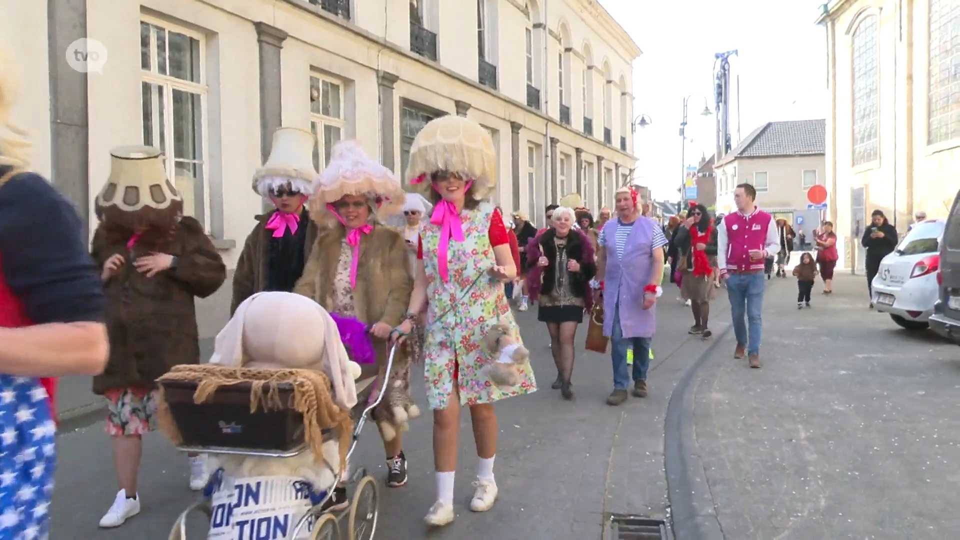 Carnaval Hamme organiseerde voor de eerste en de laatste keer een Voil Jeanettenstoet