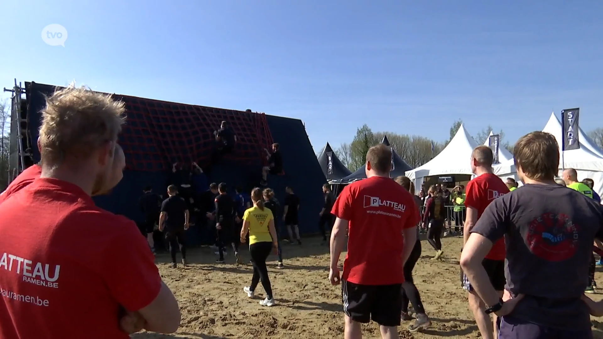 1000 deelnemers smullen van modder en hindernissen in eerste Geraardsbergse Titan Run