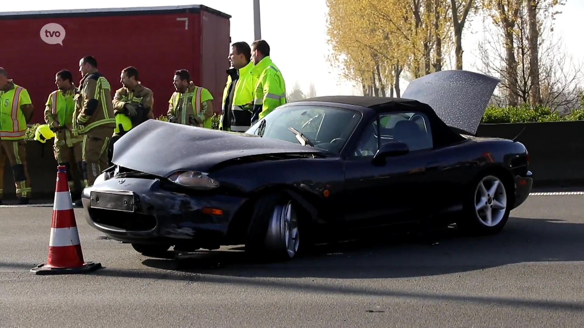 Auto over de kop op E17 in Waasmunster na manoeuvre door roekeloze bestuurder