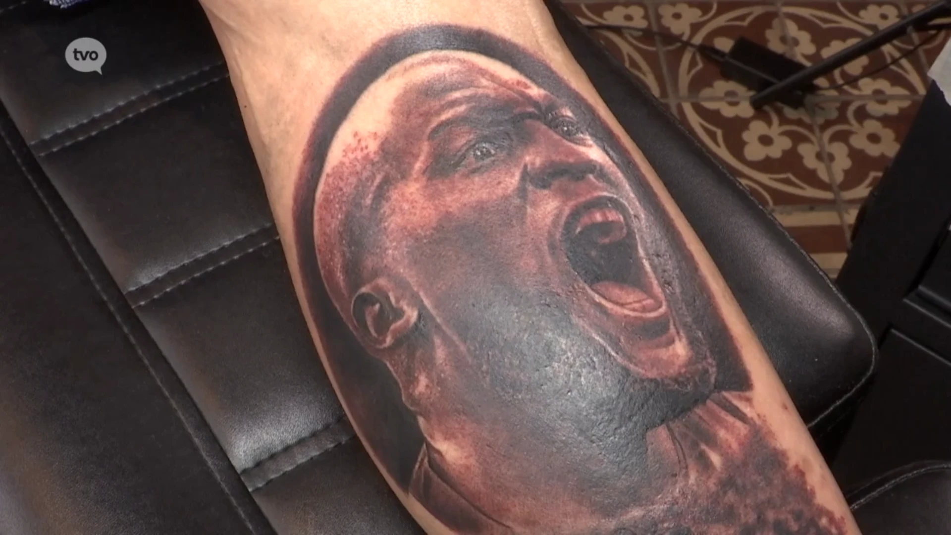 Duivelsfan stunt opnieuw met tattoo van Lukaku op been, enkel zijn handtekening ontbreekt nog