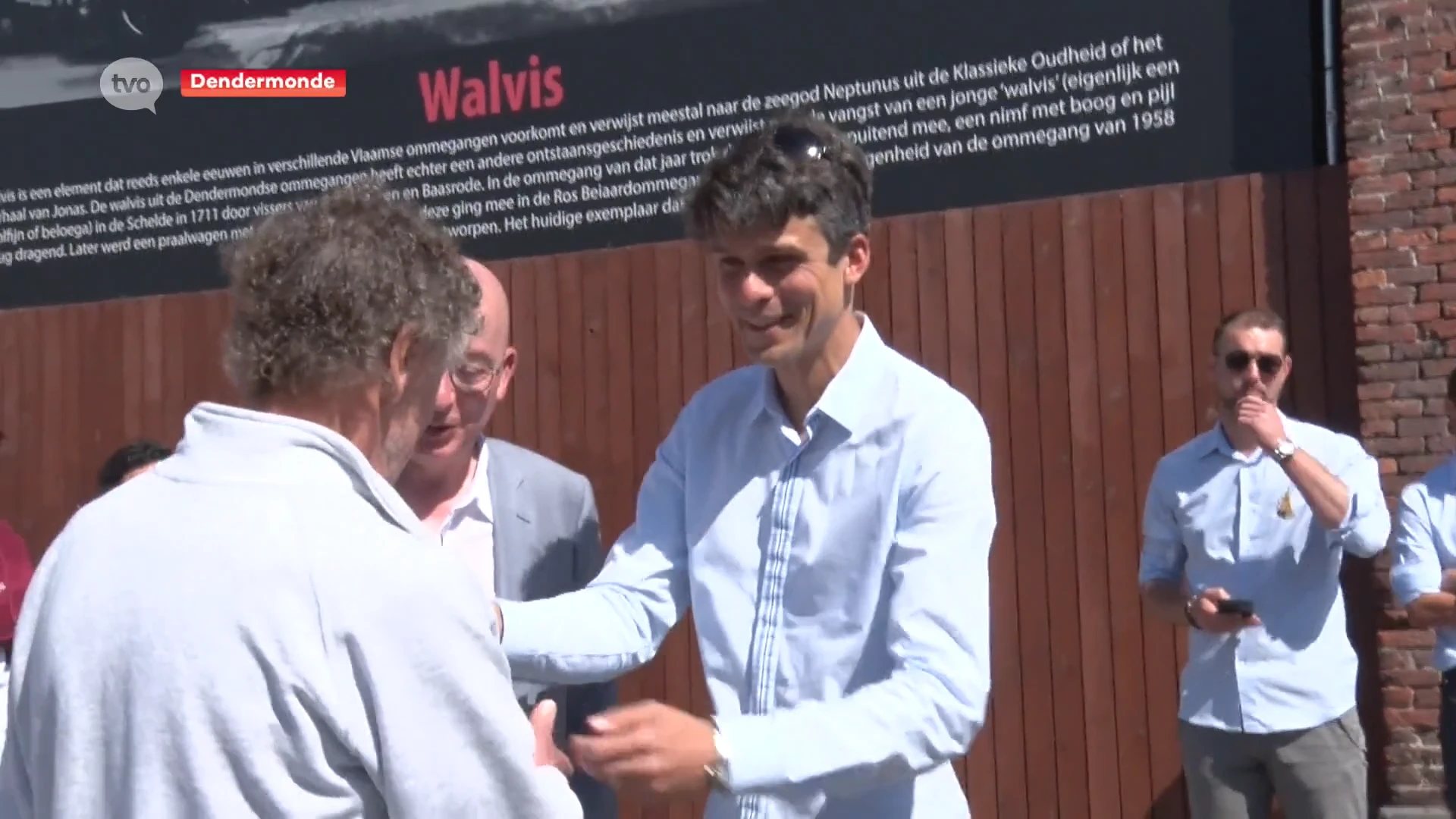 Minister Benjamin Dalle woont voorlaatste zondagse repetitie Ros Beiaard bij