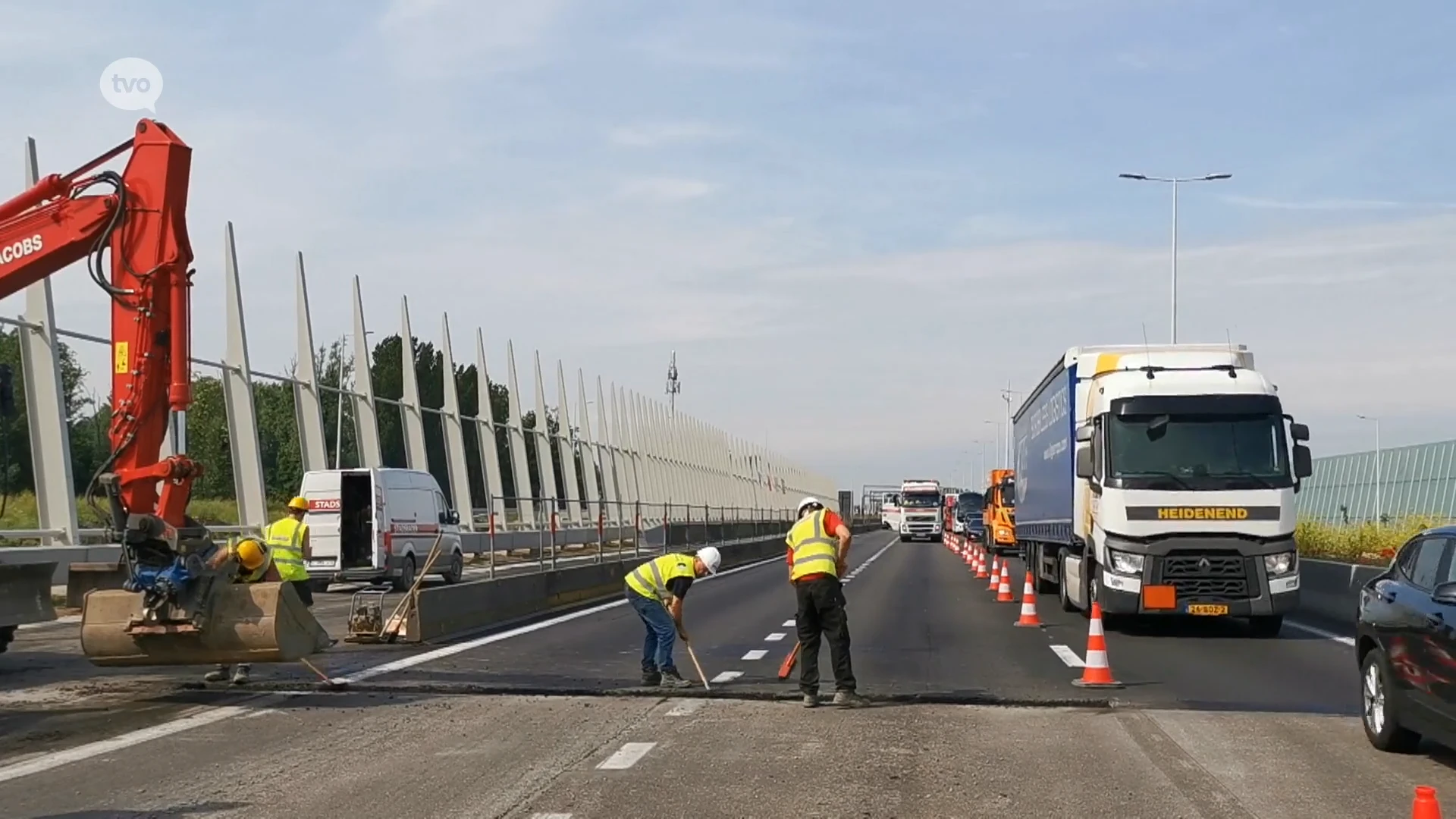 Ellenlange files op E17 door noodherstelling in Zwijndrecht