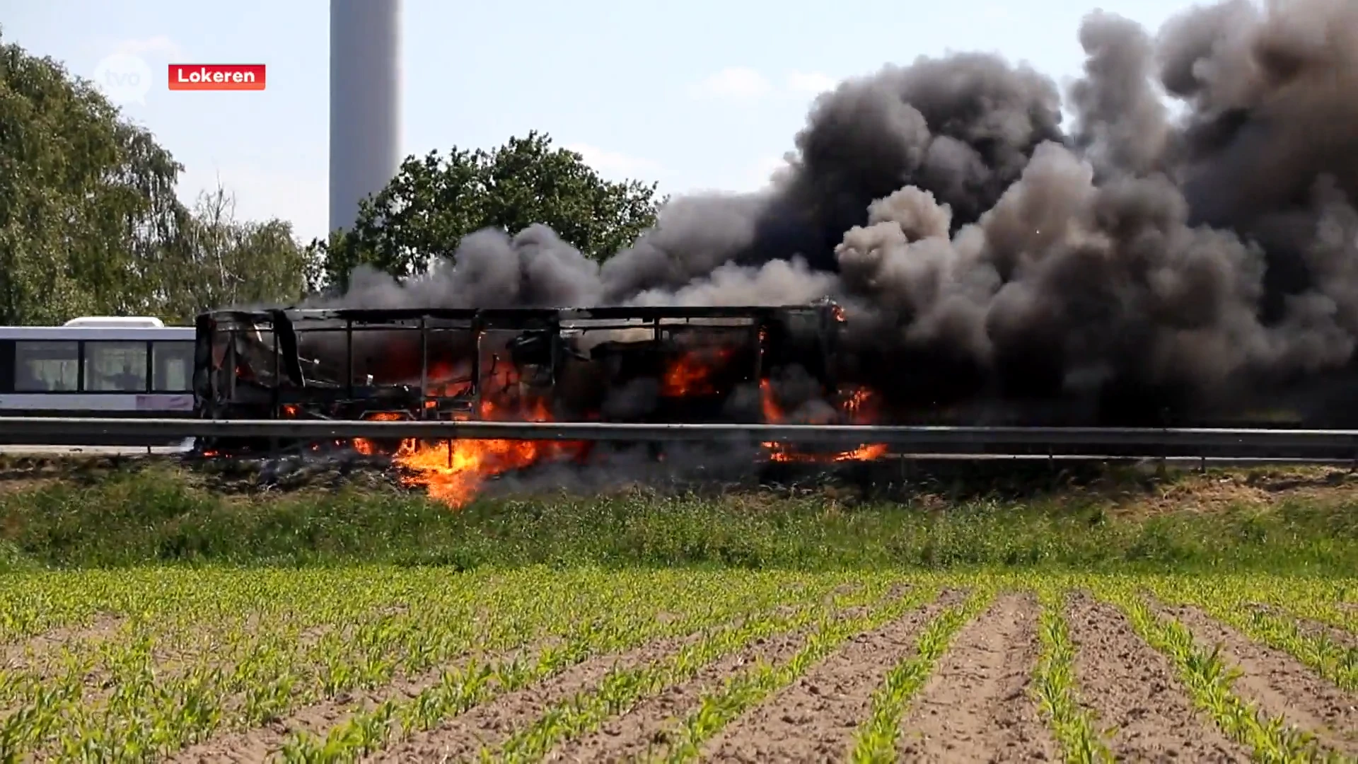 Zware hinder op E17 van Antwerpen naar Gent door brandende bus