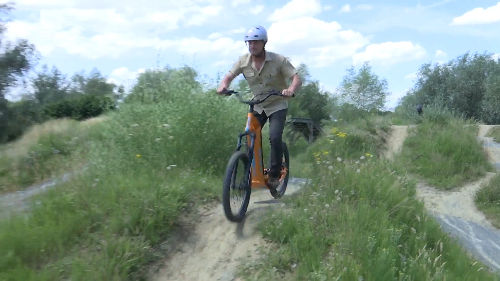 Cruise door Aalst met elektrische off-road steps