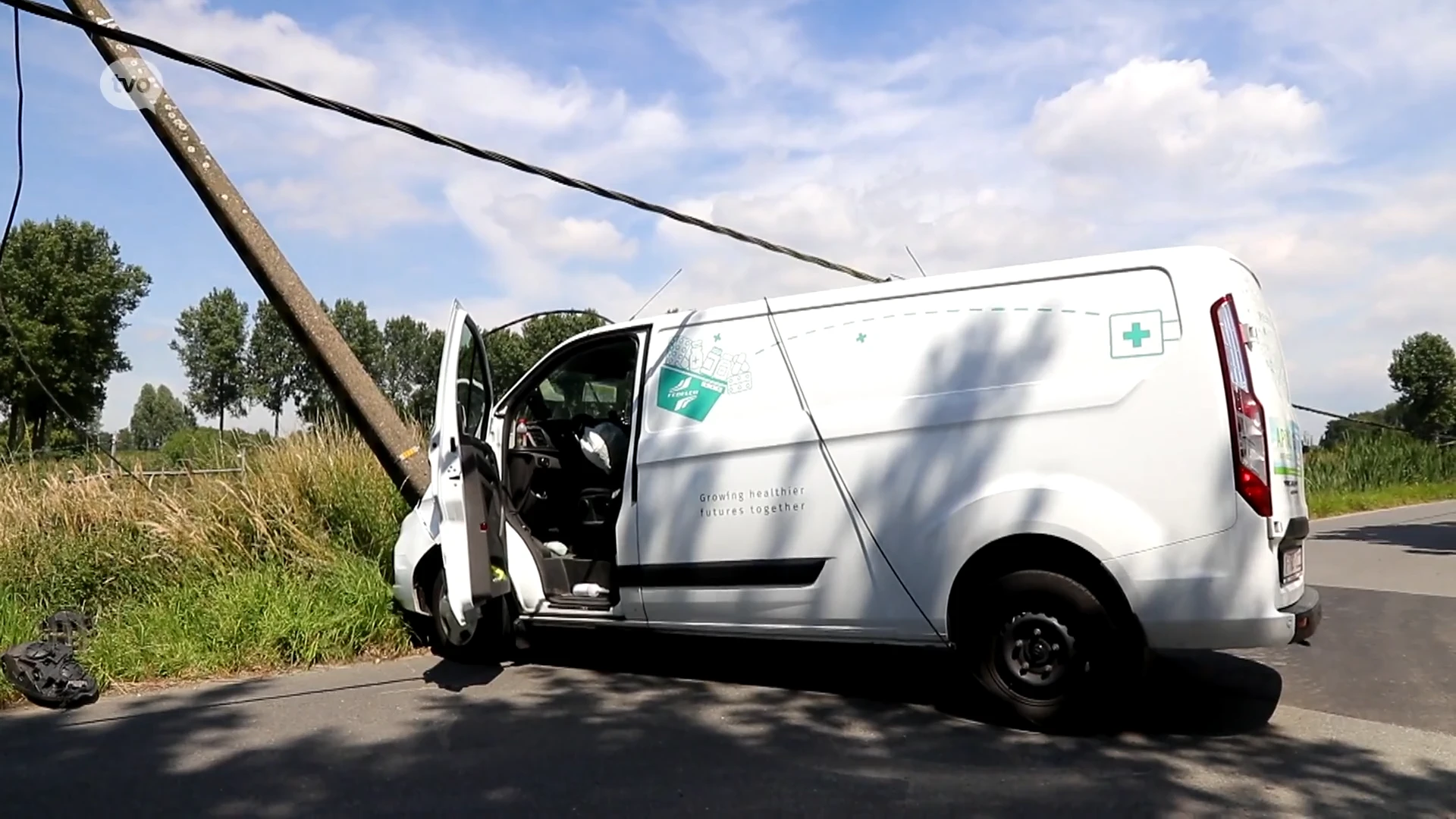 Vrouw gewond na stevige klap tegen elektriciteitspaal in Nieuwkerken