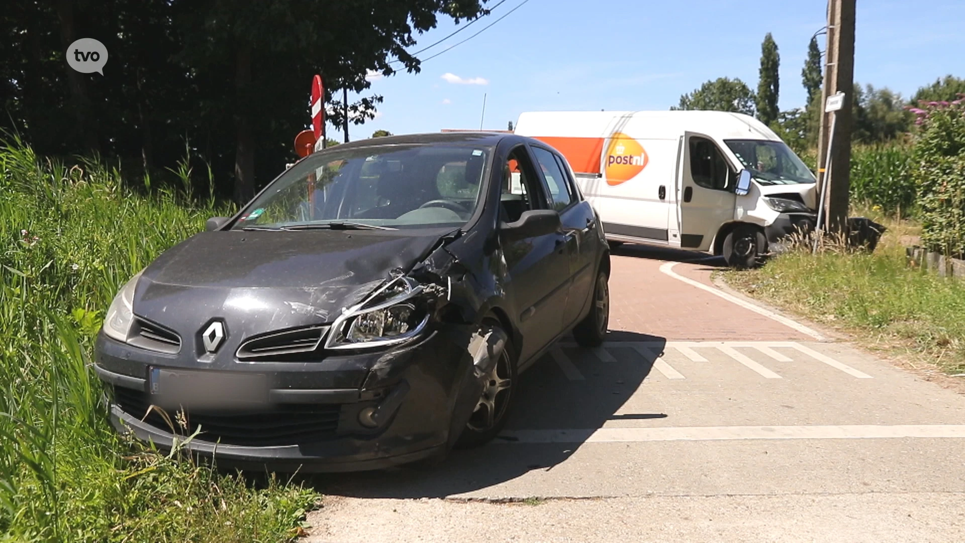 Koerier Post NL zwaargewond na klap op kruispunt in Vrasene