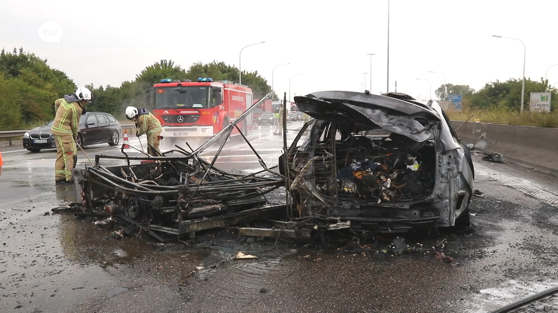 Nederlands gezin ziet auto, caravan en vakantie in rook opgaan op E17 in Lokeren